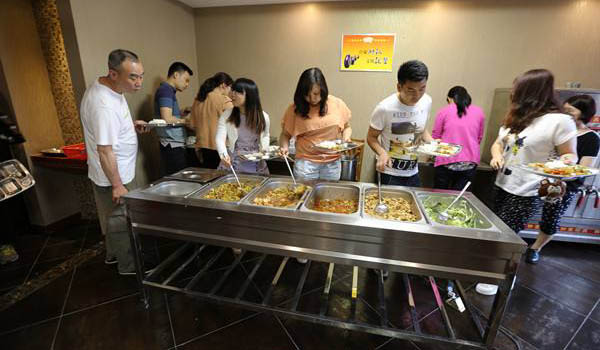 什么是團膳服務(wù),食堂是否屬于團膳膳食？